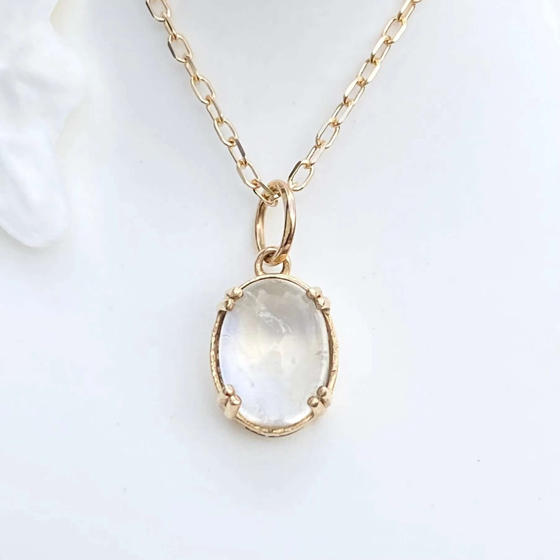 MOONSTONE CABACHON NECKLACE