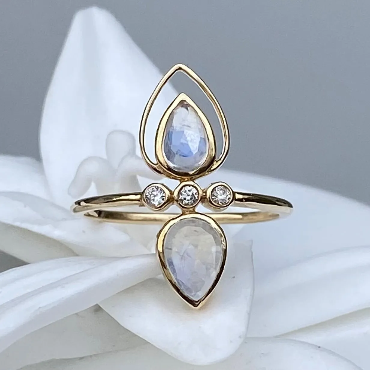 MOONSTONE LINEAR RING