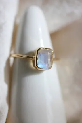 Moonstone Olivier Ring