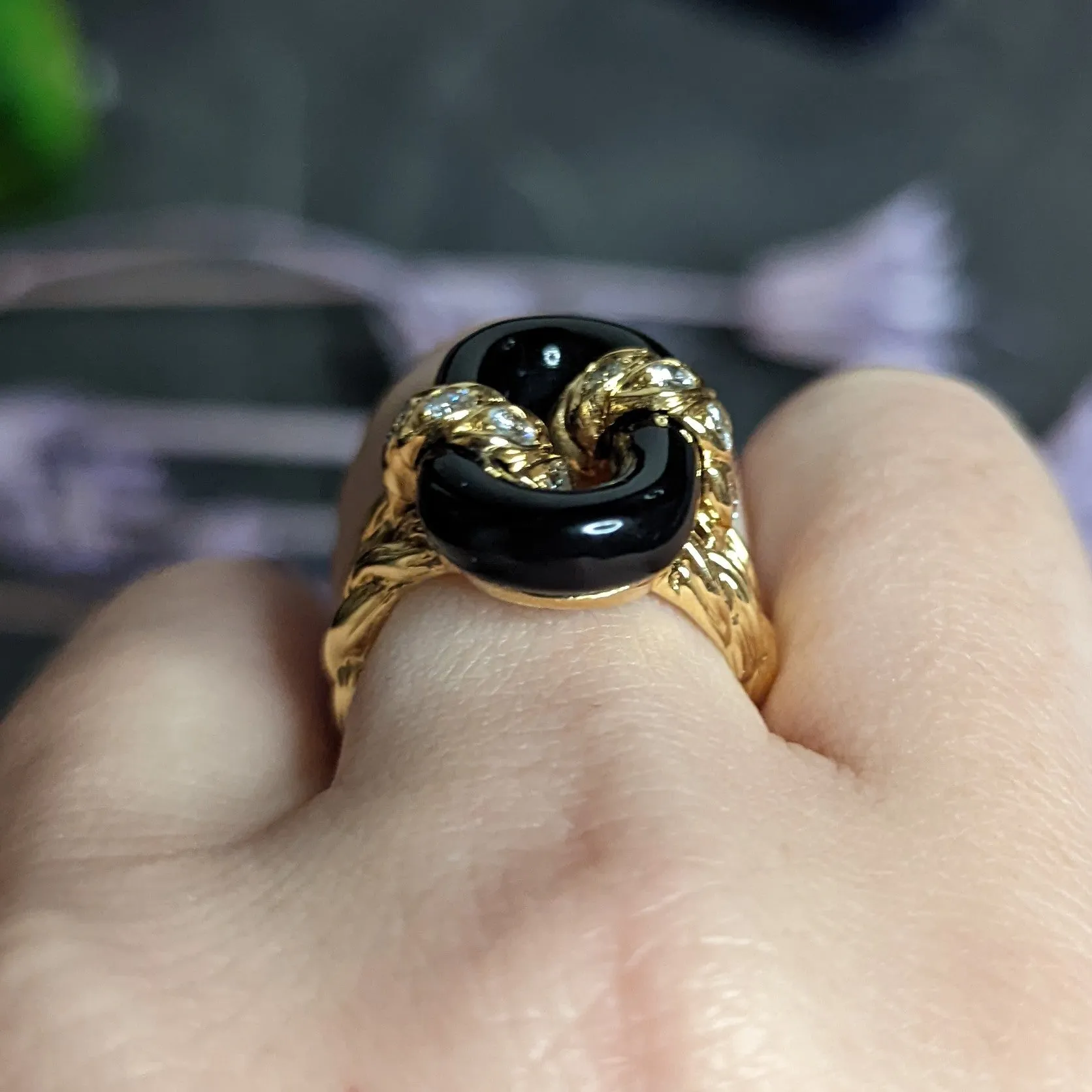 Van Cleef & Arpels Onyx Diamond 18 Karat Gold Linkage Ring